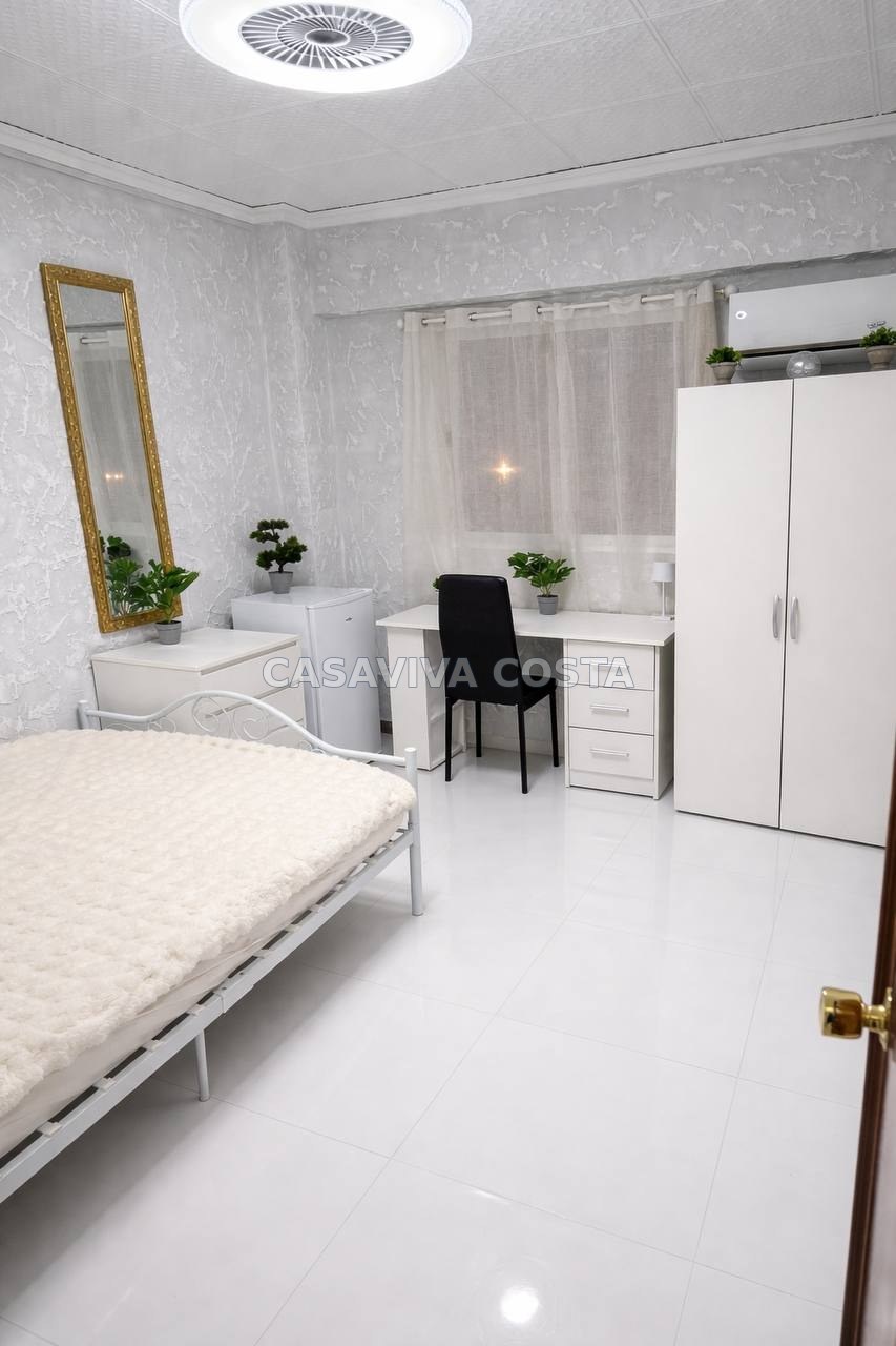 Investitionswohnung mit 5 Schlafzimmern in Campanar, Valencia