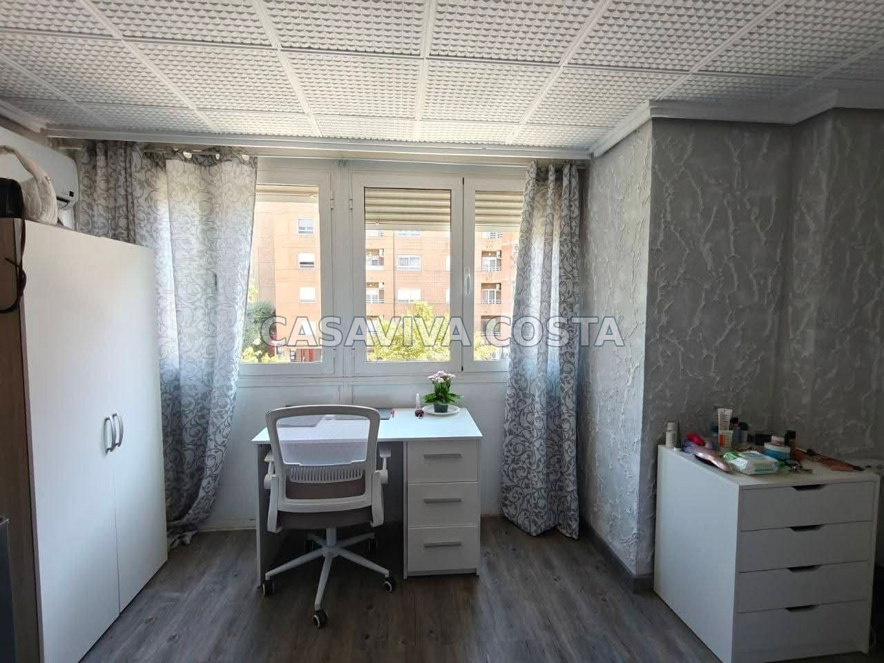 Investitionswohnung mit 5 Schlafzimmern in Xirivella, Valencia